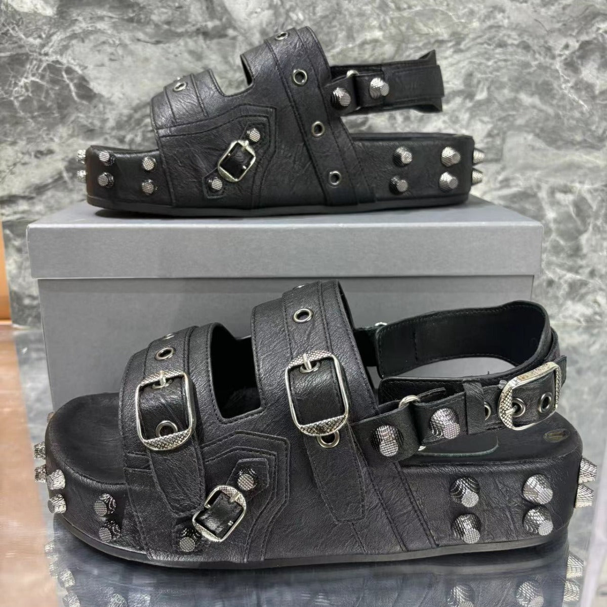 Rivet fashion sandals for men and women in summer, versatile, flat bottomed, height increasing, wear-resistant sandals for outdoor wear, casual slippers eprolo