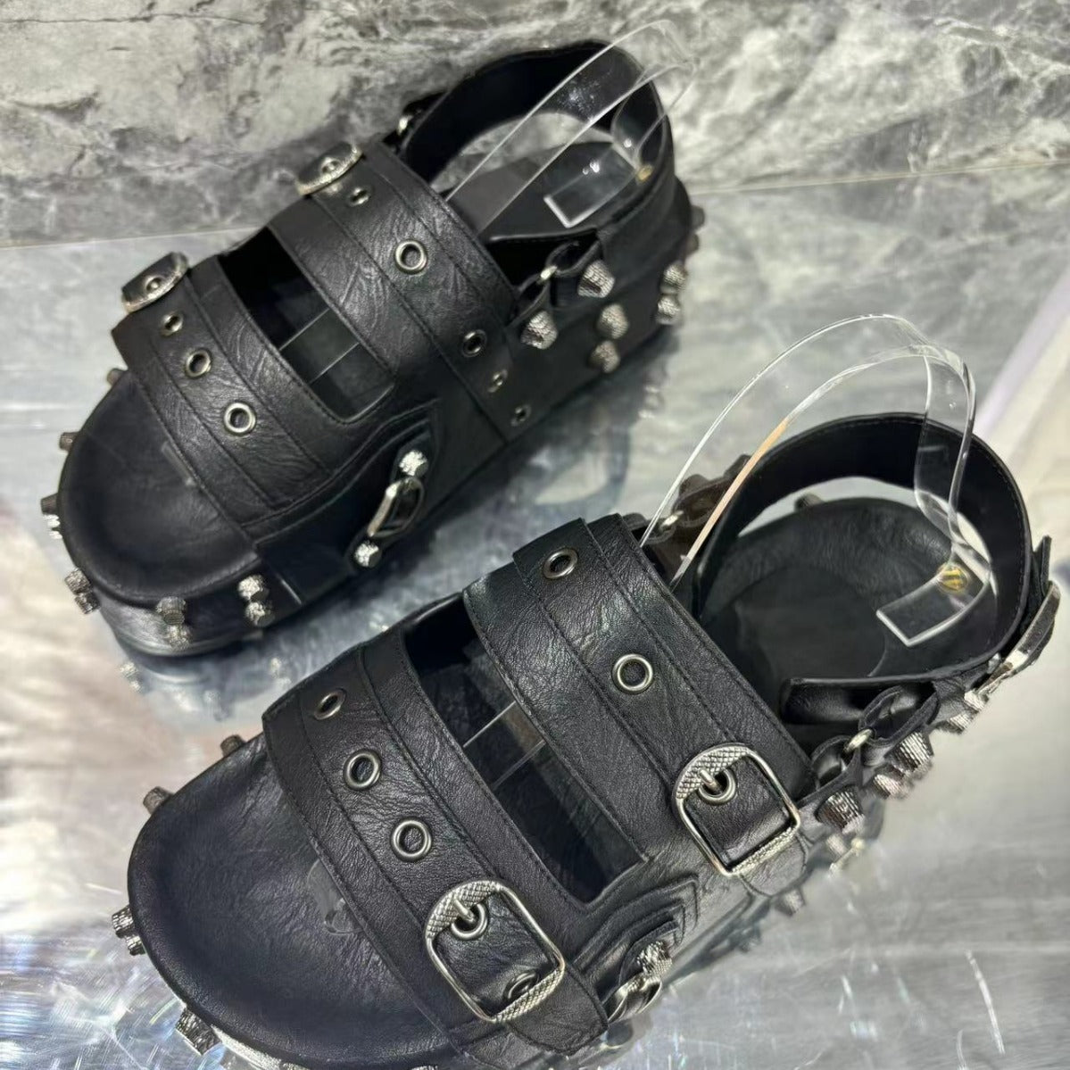 Rivet fashion sandals for men and women in summer, versatile, flat bottomed, height increasing, wear-resistant sandals for outdoor wear, casual slippers eprolo