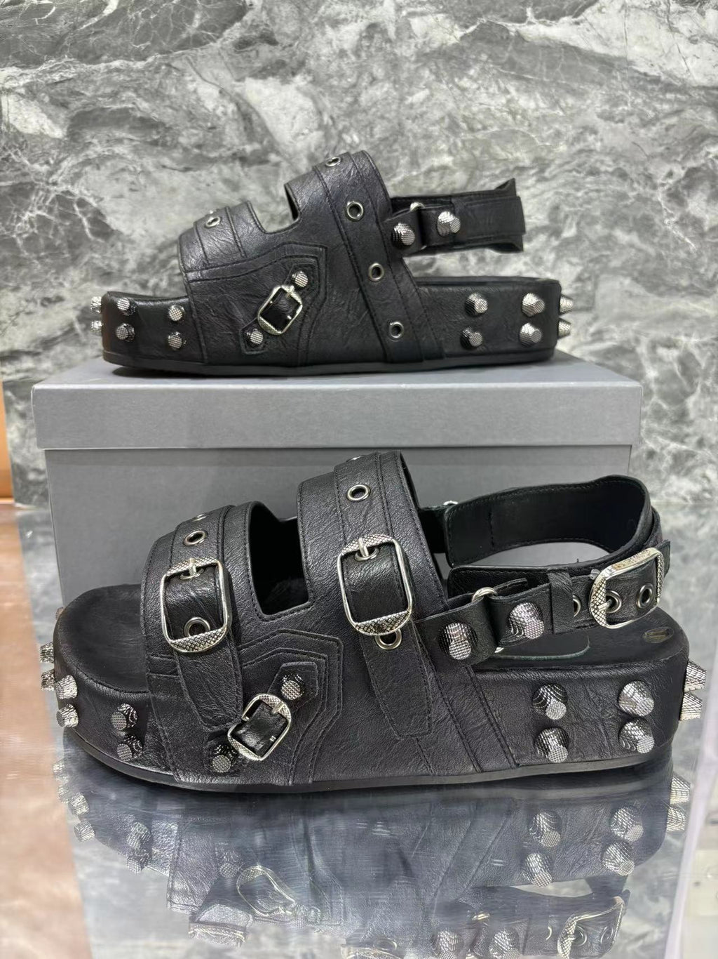 Rivet fashion sandals for men and women in summer, versatile, flat bottomed, height increasing, wear-resistant sandals for outdoor wear, casual slippers eprolo