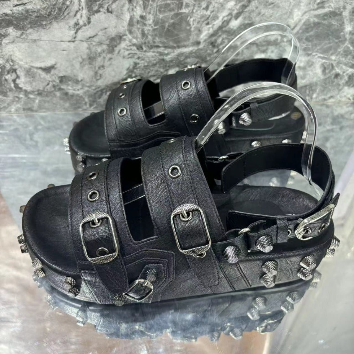 Rivet fashion sandals for men and women in summer, versatile, flat bottomed, height increasing, wear-resistant sandals for outdoor wear, casual slippers eprolo